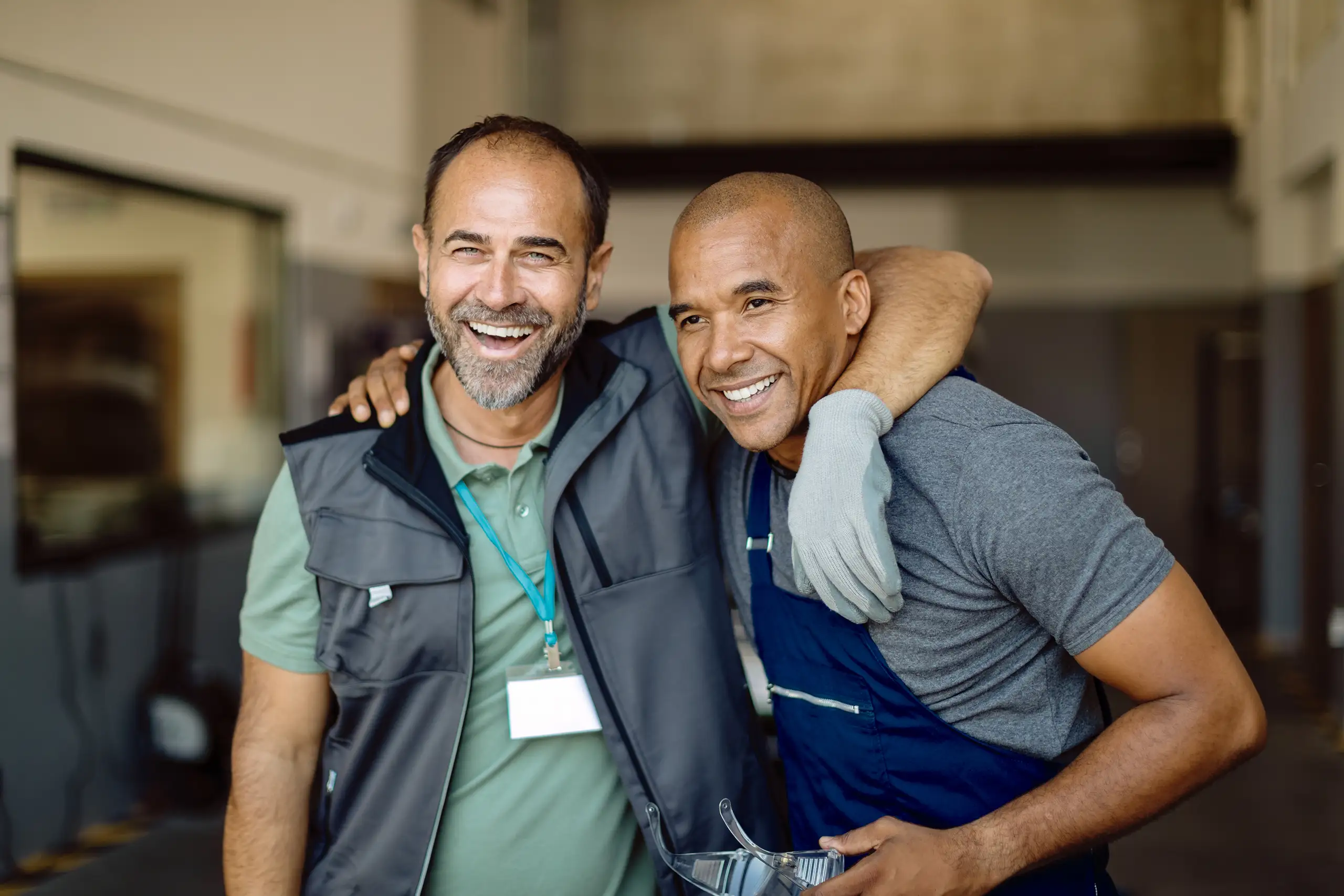 Mitarbeiter Arm in Arm/ Kranfahrer (m/w/d)